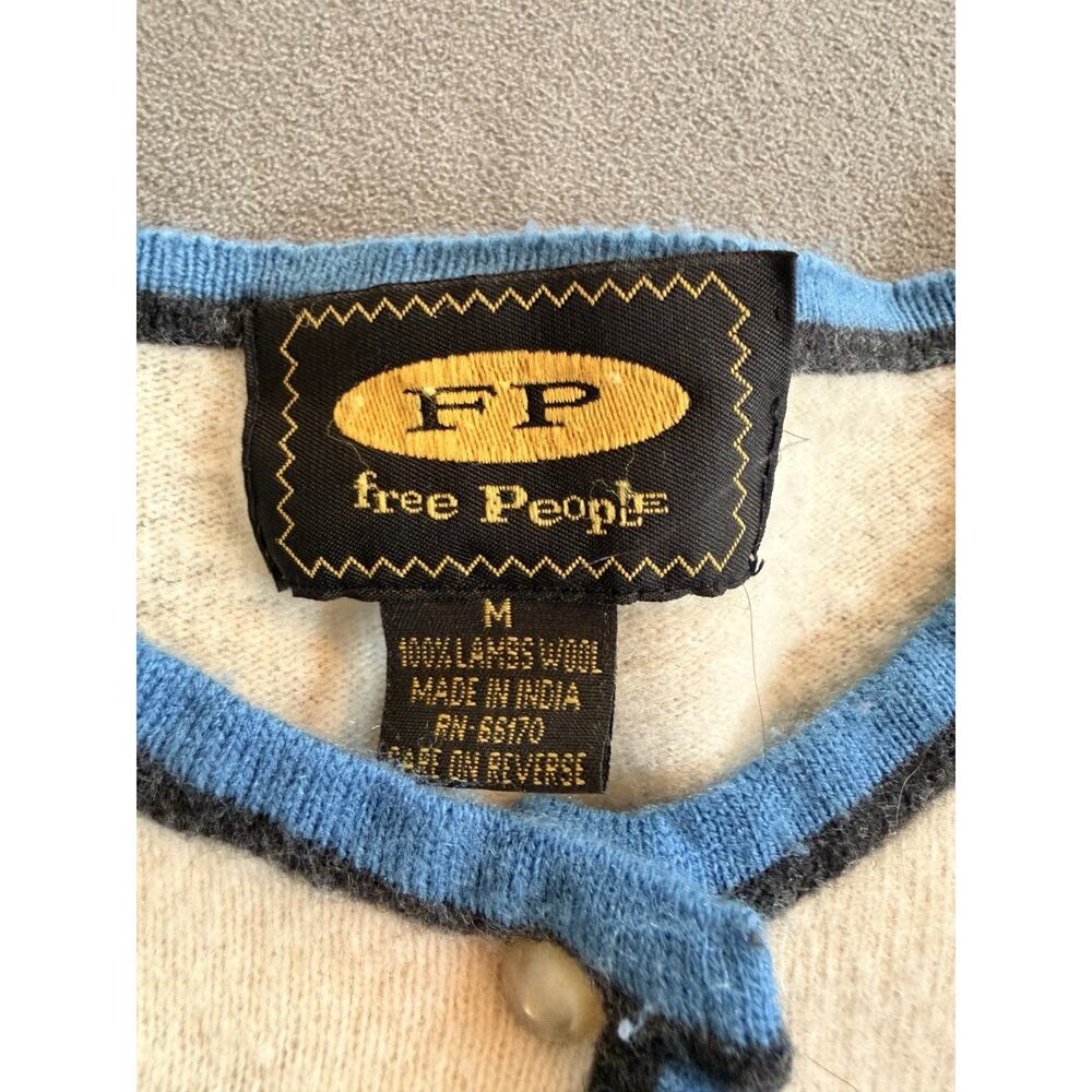 Women's VTG Free People Early 90’s 100% Lambs Wool Cardigan With Pearly Buttons - Picture 2 of 8